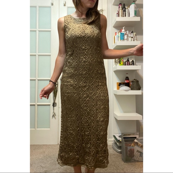 Elegant Lace Dress W Silk Lining - Picture 3 of 8